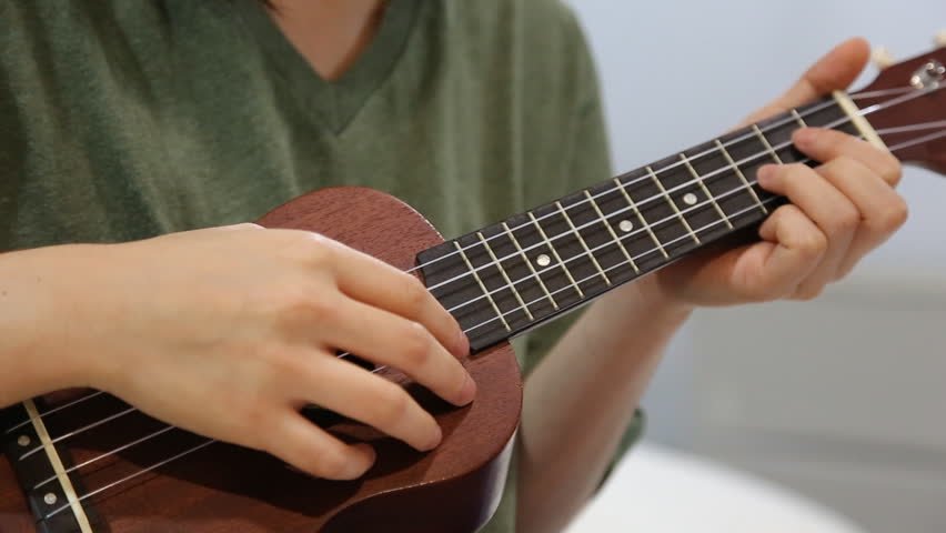 cómo aprender a tocar el ukulele